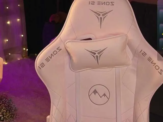 xxx-Molly's Thumb Image